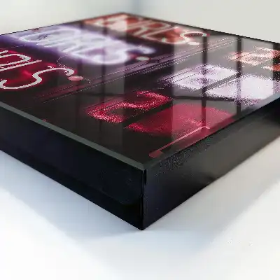 Designová skříňka na klíče Neonový nápis
