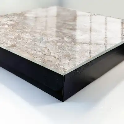 Designová skříňka na klíče Mramorová struktura