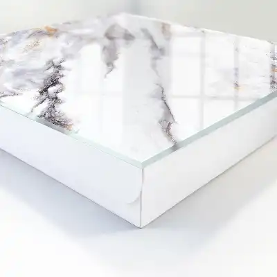 Designová skříňka na klíče Mramorová elegance