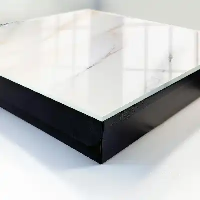 Designová skříňka na klíče Mramorový efekt