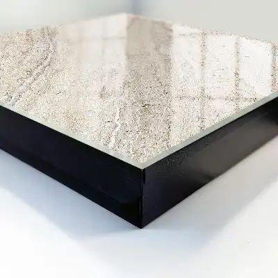 Designová skříňka na klíče Světlý mramor