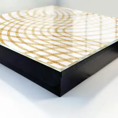 Designová skříňka na klíče Zatočené linie