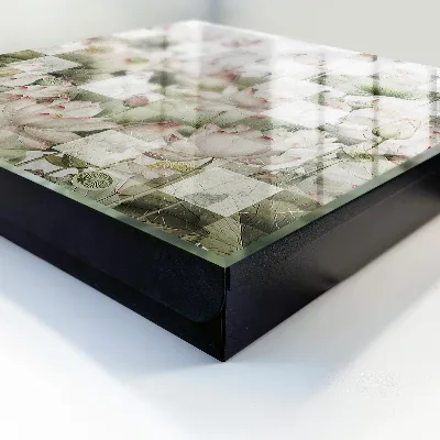 Designová skříňka na klíče s motivem geometrických lilií