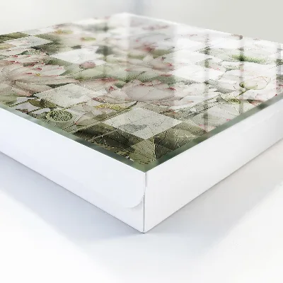 Designová skříňka na klíče s motivem geometrických lilií
