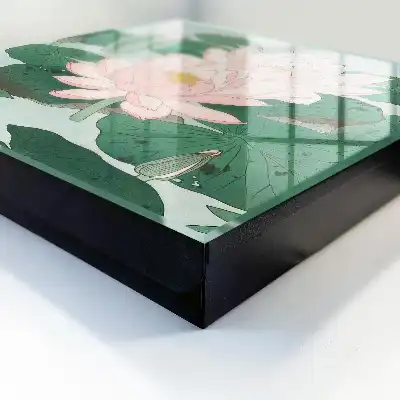 Designová skříňka na klíče Lekníny