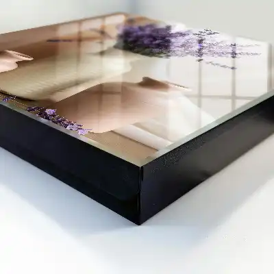 Designová skříňka na klíče Květiny ve váze