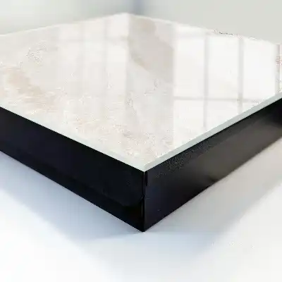 Designová skříňka na klíče Neutrální mramor