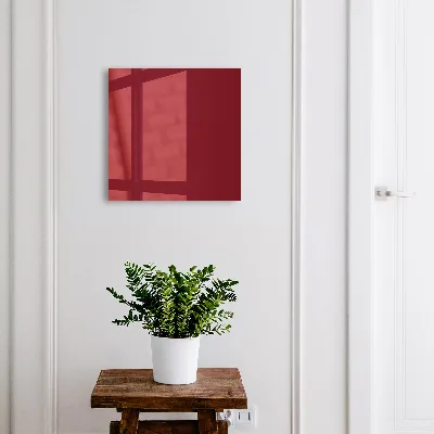 Designová skříňka na klíče v barvě živá bordó