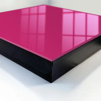 Designová skříňka na klíče v intenzivní růžové barvě