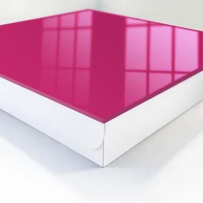 Designová skříňka na klíče v intenzivní růžové barvě