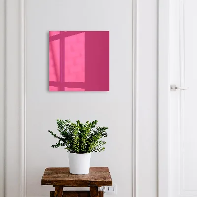 Designová skříňka na klíče v intenzivní růžové barvě