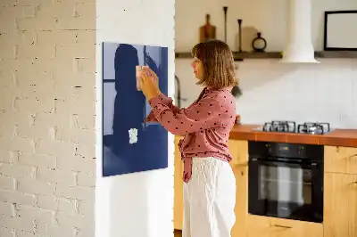 Magnetická kreslící tabule v tmavě modré barvě