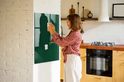 Magnetická psací tabule v lahvově zelené barvě