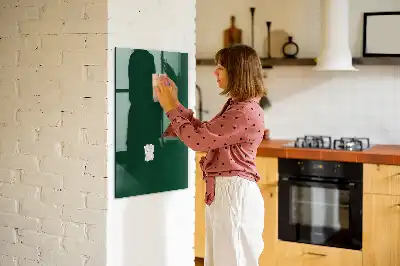 Magnetická psací tabule v lahvově zelené barvě