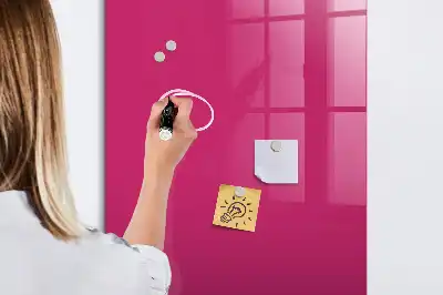 Magnetická psací tabule v sytě růžové barvě
