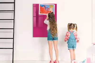 Magnetická psací tabule v sytě růžové barvě