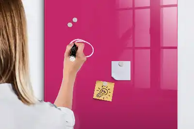 Magnetická psací tabule v sytě růžové barvě
