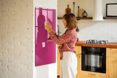 Magnetická psací tabule v sytě růžové barvě