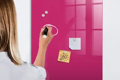 Magnetická psací tabule v sytě růžové barvě