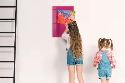 Magnetická psací tabule v sytě růžové barvě