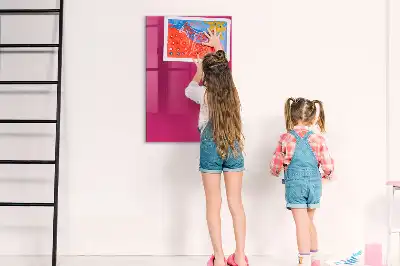 Magnetická psací tabule v sytě růžové barvě