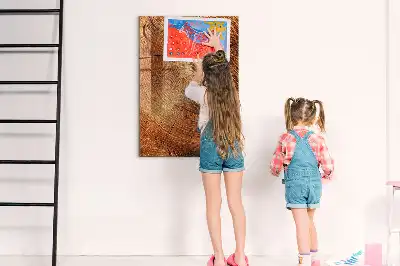 Magnetická kreslící tabule ve tvaru průřezu kmenem