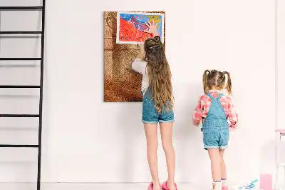 Magnetická kreslící tabule ve tvaru průřezu kmenem