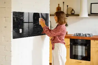 Magnetická tabule na kreslení v designu černého mramoru