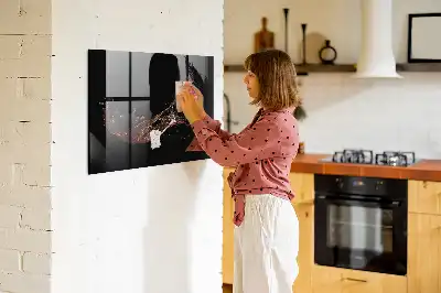Magnetická tabule na kreslení v designu rozlitého nápoje