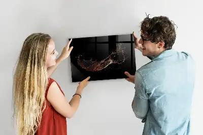 Magnetická tabule na kreslení v designu rozlitého nápoje