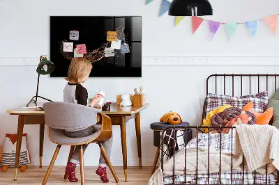 Magnetická tabule na kreslení v designu rozlitého nápoje