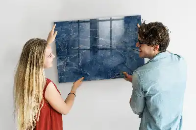 Magnetická popisovací tabule v elegantním mramorovém designu