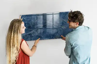 Magnetická popisovací tabule v elegantním mramorovém designu