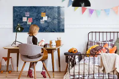 Magnetická popisovací tabule v elegantním mramorovém designu