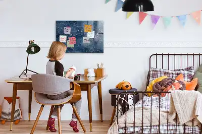 Magnetická popisovací tabule v elegantním mramorovém designu