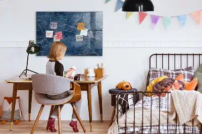 Magnetická popisovací tabule v elegantním mramorovém designu
