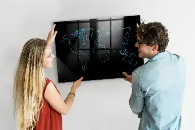 Magnetická popisovací tabule s motivem obrysů mapy světa
