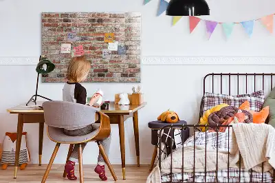 Magnetická popisovací tabule v designu cihlové zdi
