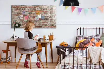 Magnetická popisovací tabule v designu cihlové zdi