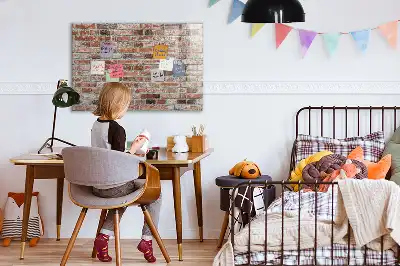 Magnetická popisovací tabule v designu cihlové zdi