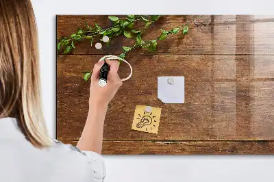 Magnetická tabule na kreslení v designu rustikálního dřeva