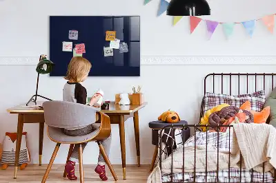 Magnetická popisovací tabule v tmavě modré barvě