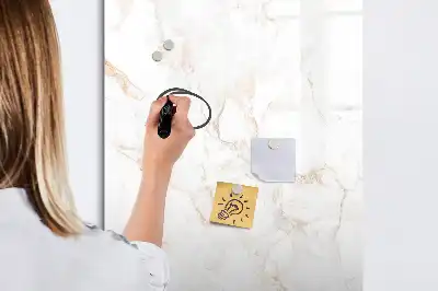 Magnetická kreslicí tabule v elegantním mramorovém provedení
