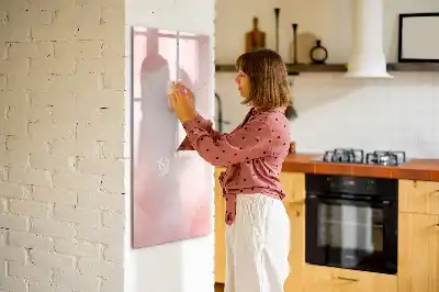 Magnetická popisovací tabule v designu růžového mramoru