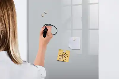 Magnetická tabule na kreslení ve světle šedé barvě