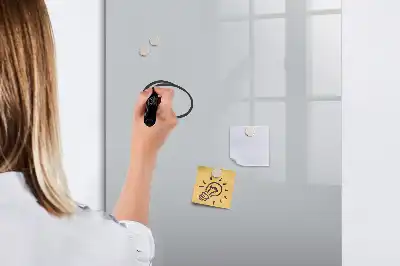 Magnetická tabule na kreslení ve světle šedé barvě