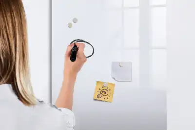Magnetická popisovací tabule ve světle bílé barvě