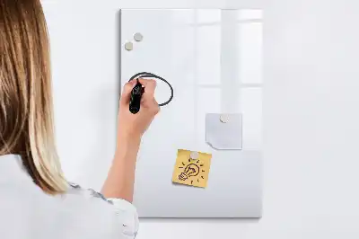 Magnetická popisovací tabule ve světle bílé barvě