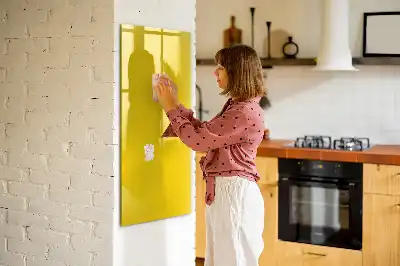 Magnetická tabule na kreslení ve světle žluté barvě