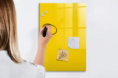 Magnetická tabule na kreslení ve světle žluté barvě